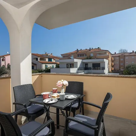 Ana Walk To With Balcony - Happy Apartament Medulin