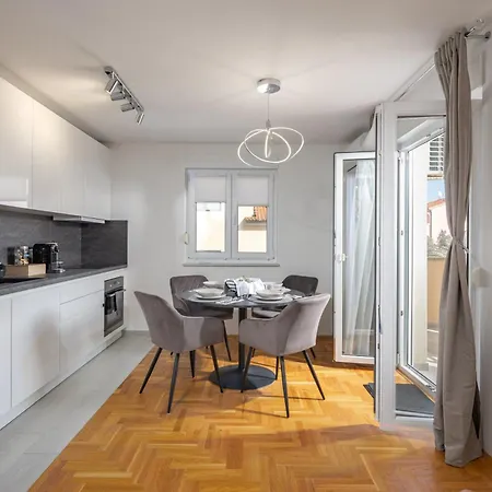 Appartement Ana Walk To With Balcony - Happy Medulin