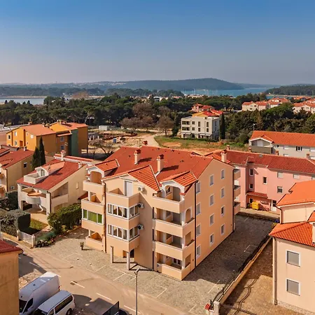 Appartamento Ana Walk To With Balcony - Happy *