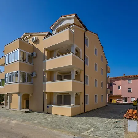 Apartmán Ana Walk To With Balcony - Happy Medulin