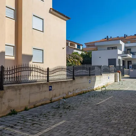 Appartement Ana Walk To With Balcony - Happy Medulin